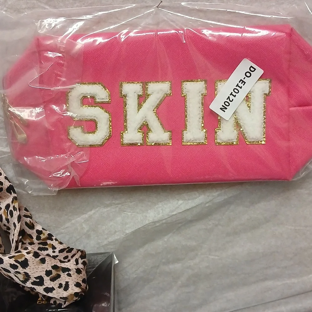 SKIN CARE BUNDLE W/SKIN BAG SEE DESCRIPTION FOR CONTENTS